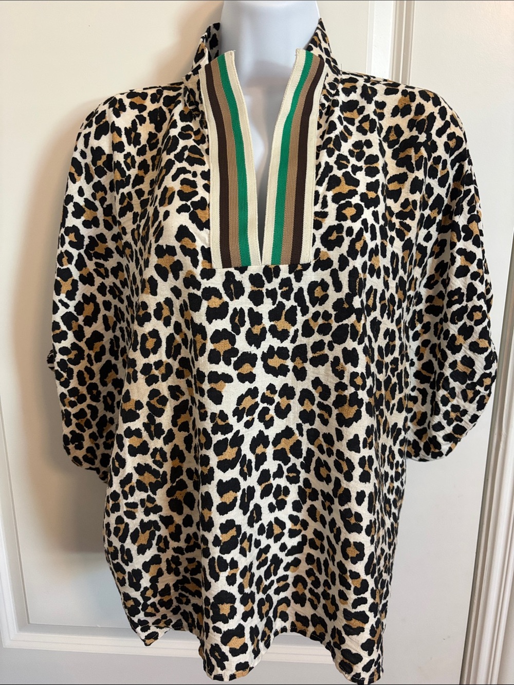 Metro Leopard Print Women's Pullover Top with Striped V-Neck M